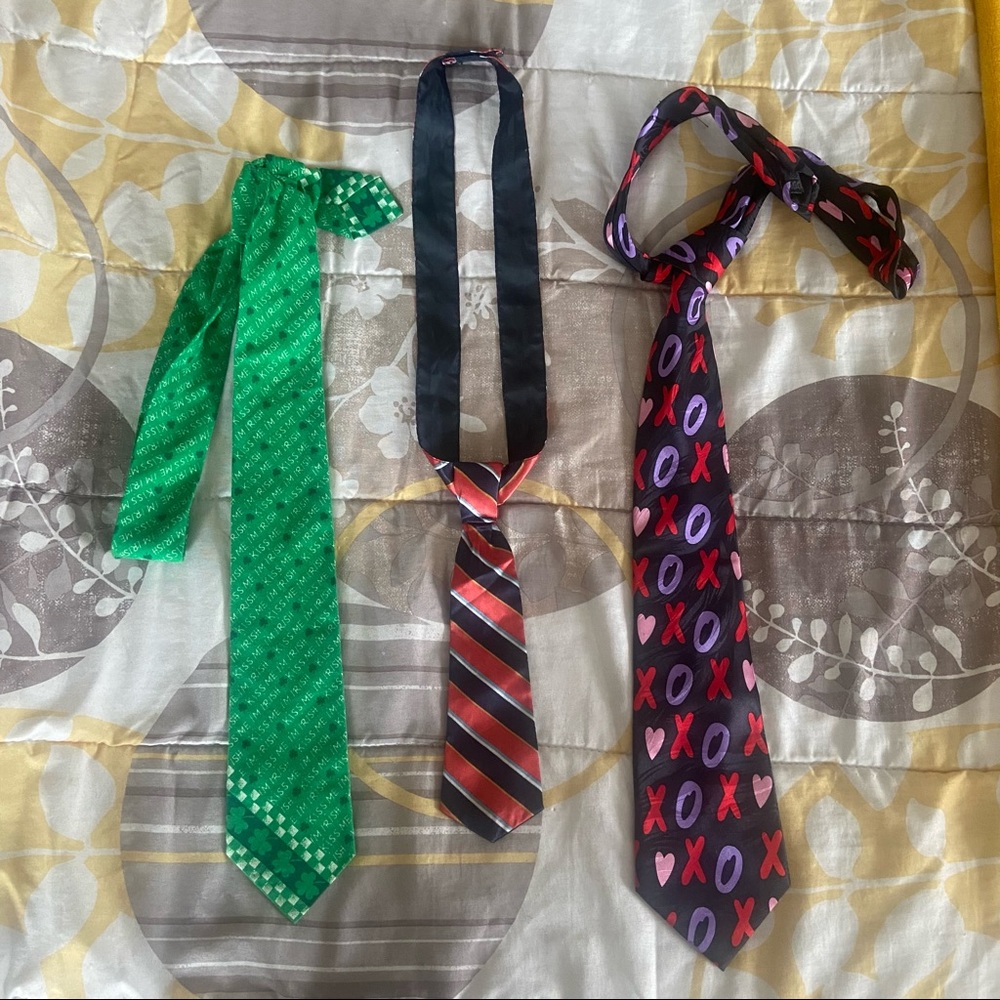 3 Women’s Ties
